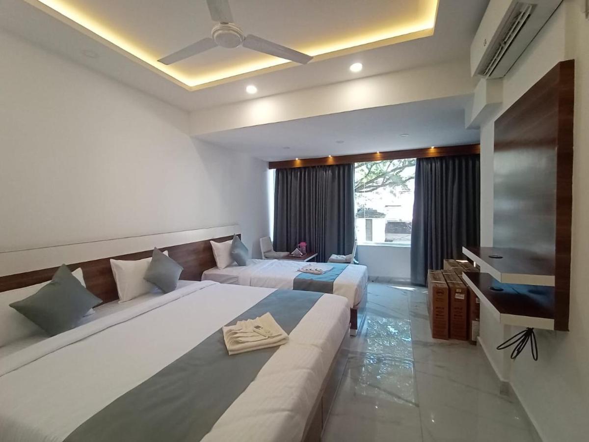 Royal N Deluxe Hotell Bangalore Exteriör bild