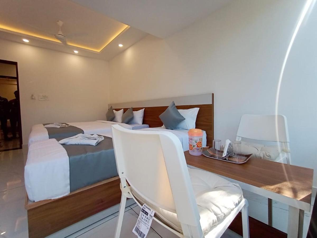 Royal N Deluxe Hotell Bangalore Exteriör bild