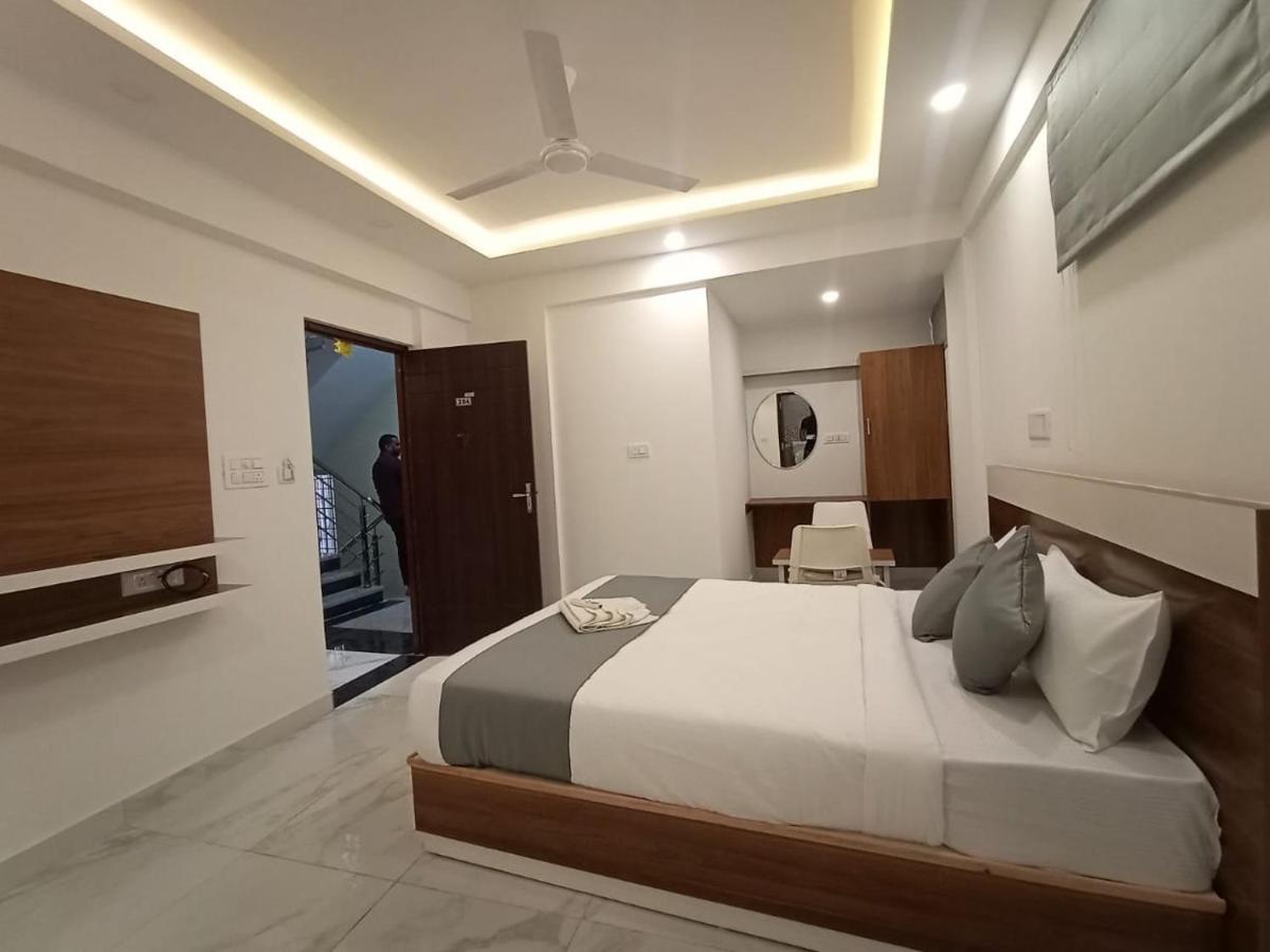 Royal N Deluxe Hotell Bangalore Exteriör bild