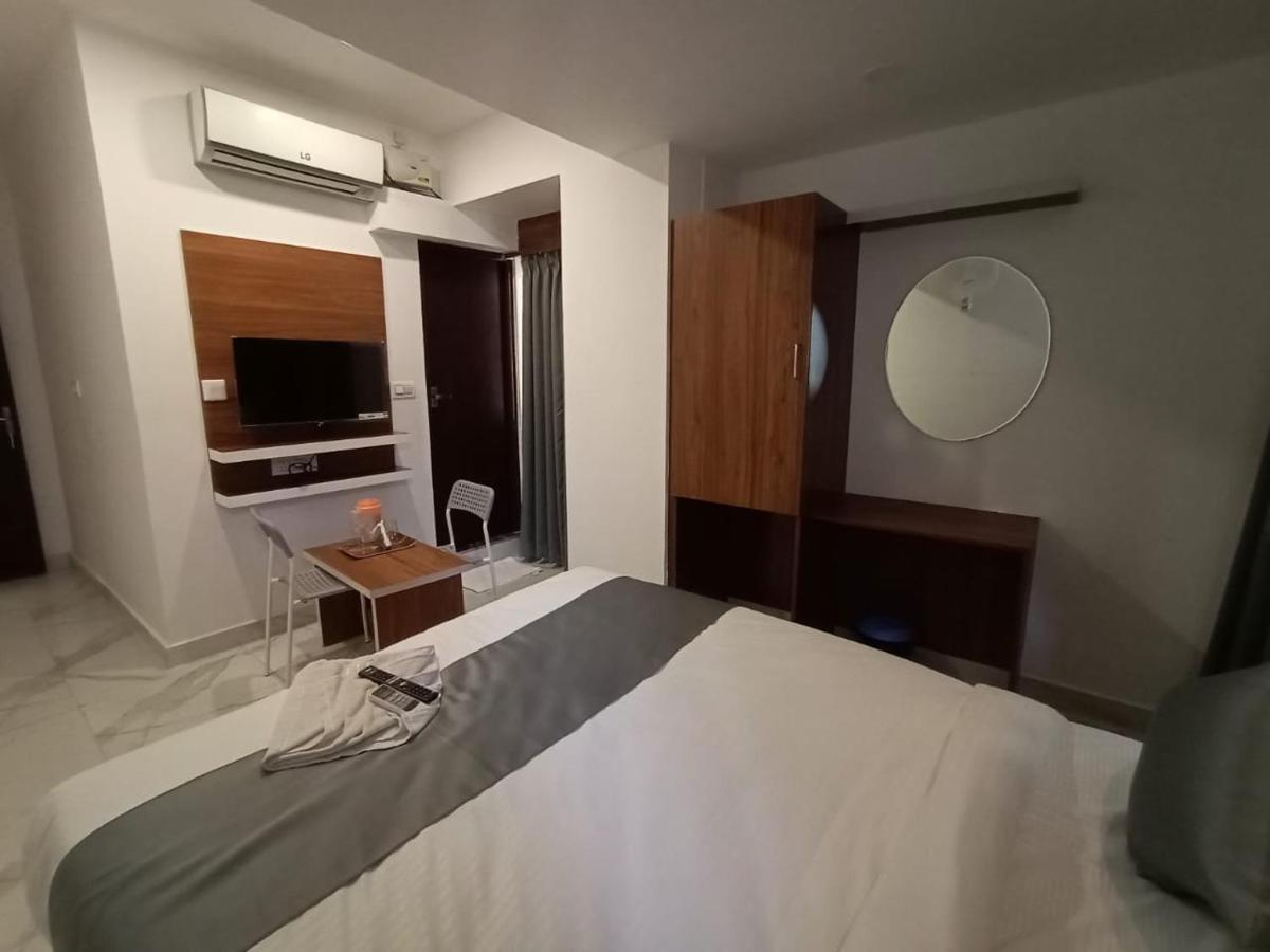 Royal N Deluxe Hotell Bangalore Exteriör bild