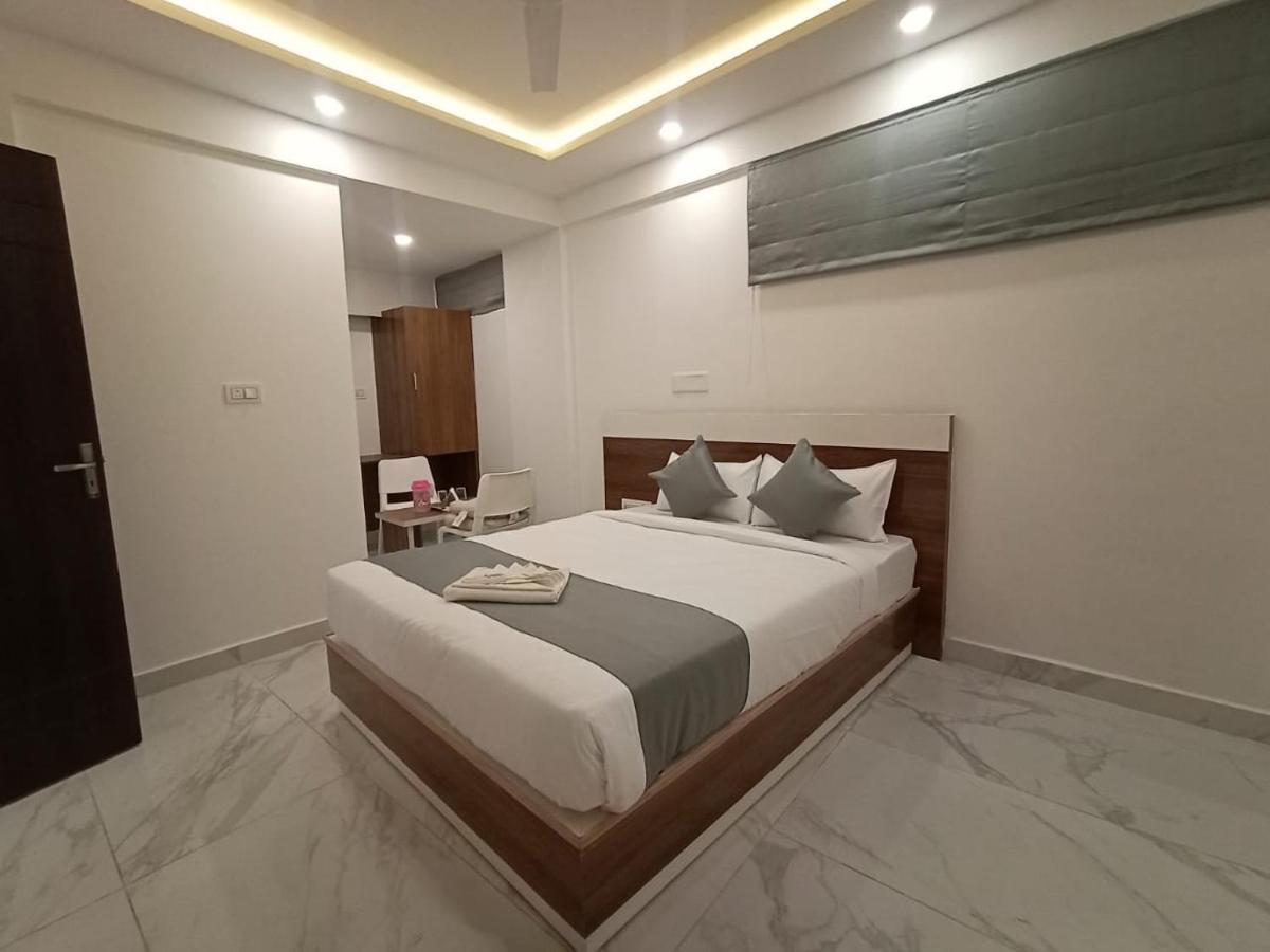 Royal N Deluxe Hotell Bangalore Exteriör bild