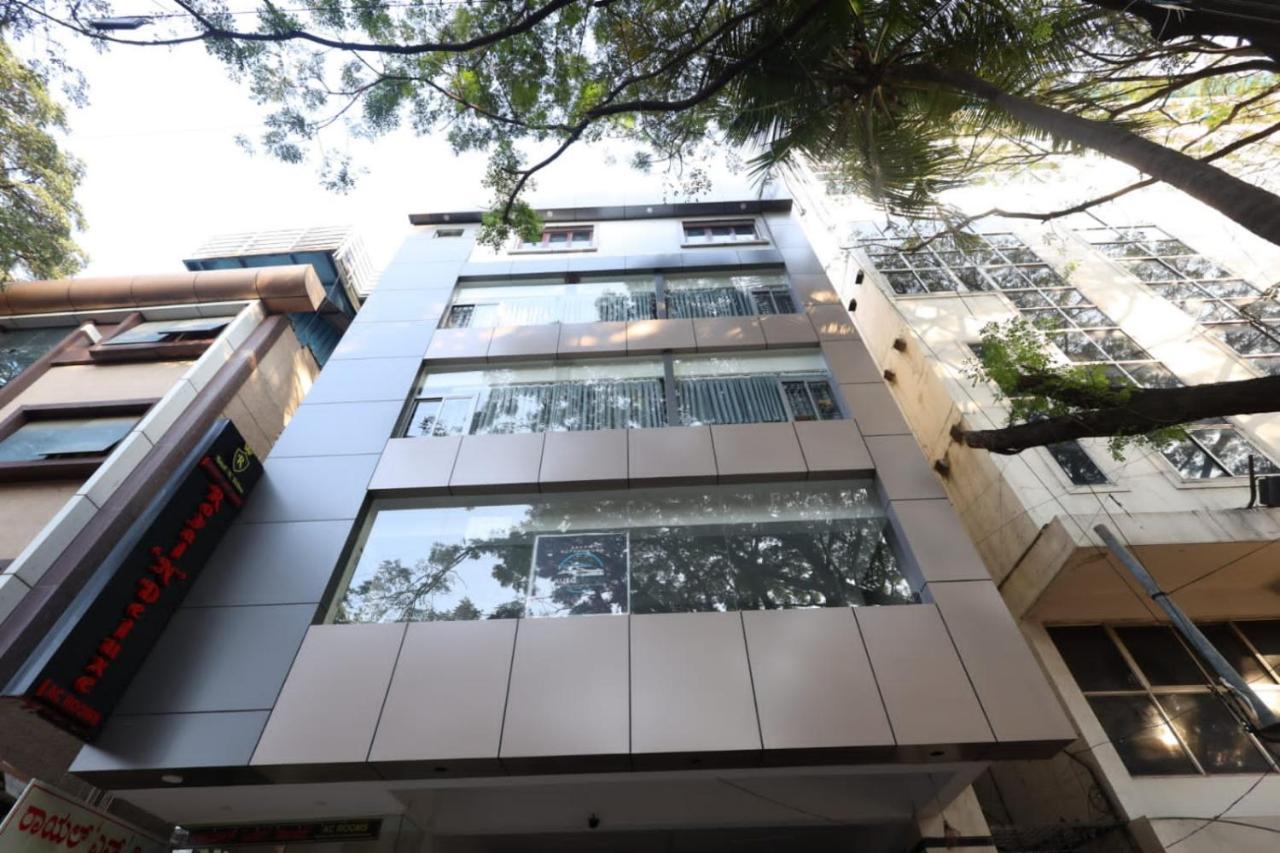 Royal N Deluxe Hotell Bangalore Exteriör bild